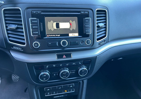 Volkswagen Sharan cena 49900 przebieg: 215000, rok produkcji 2014 z Sztum małe 232